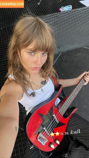 Victoria De Angelis фото #0424