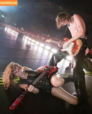 Victoria De Angelis фото #0433