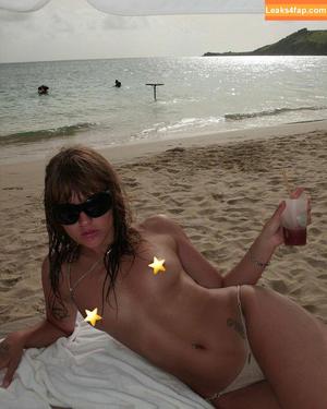 Victoria De Angelis фото #0446