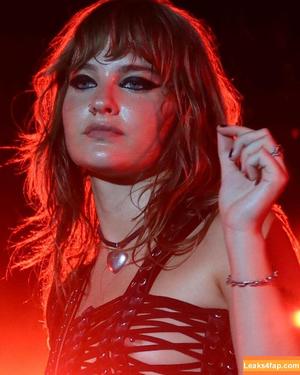 Victoria De Angelis фото #0450