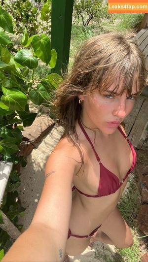 Victoria De Angelis фото #0452