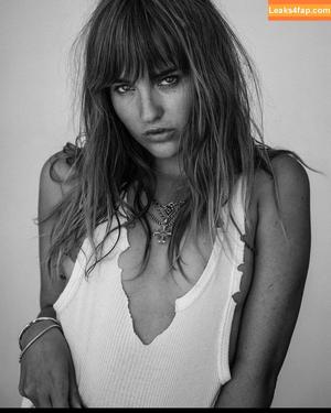 Victoria De Angelis фото #0468