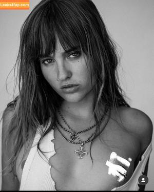 Victoria De Angelis фото #0473