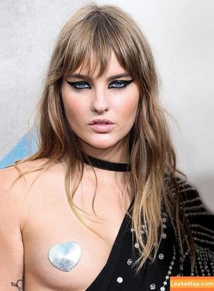 Victoria De Angelis фото #0478