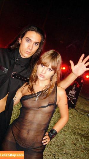 Victoria De Angelis фото #0486