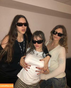 Victoria De Angelis фото #0490