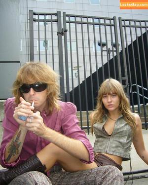 Victoria De Angelis фото #0503