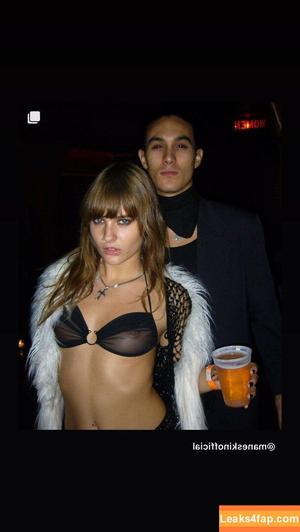 Victoria De Angelis фото #0506