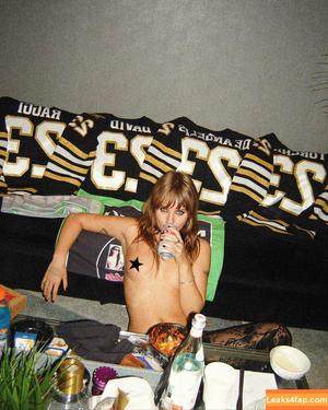 Victoria De Angelis фото #0514