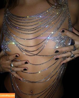 Victoria De Angelis фото #0515