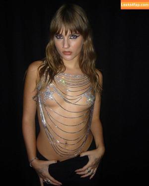 Victoria De Angelis фото #0516