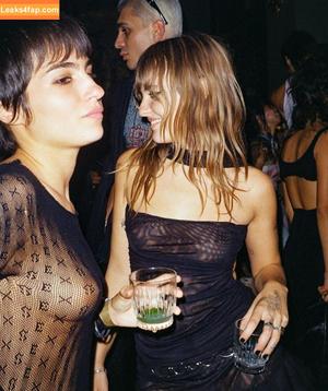 Victoria De Angelis фото #0520