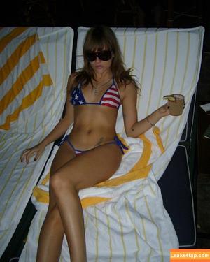 Victoria De Angelis фото #0529