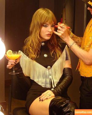 Victoria De Angelis фото #0535