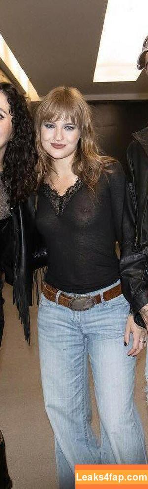 Victoria De Angelis фото #0537