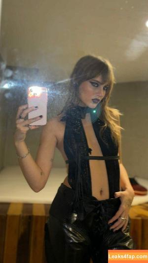 Victoria De Angelis фото #0545