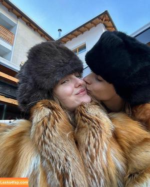 Victoria De Angelis фото #0581