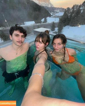 Victoria De Angelis фото #0582