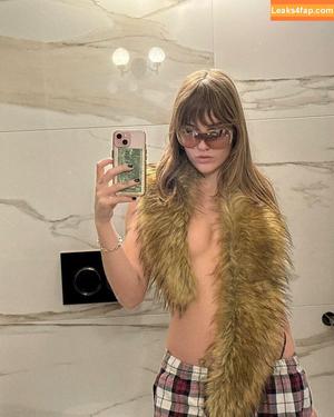 Victoria De Angelis фото #0587