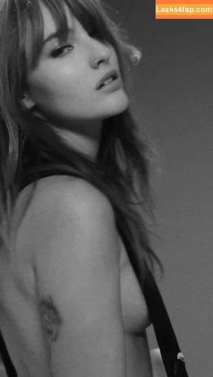 Victoria De Angelis фото #0599