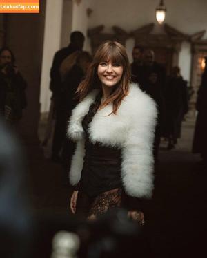 Victoria De Angelis фото #0638