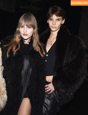 Victoria De Angelis фото #0655