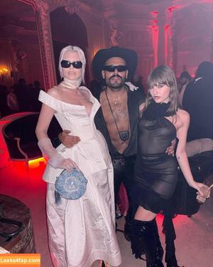 Victoria De Angelis фото #0660