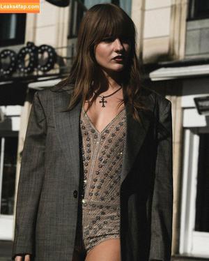 Victoria De Angelis фото #0666