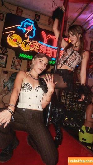 Victoria De Angelis фото #0671