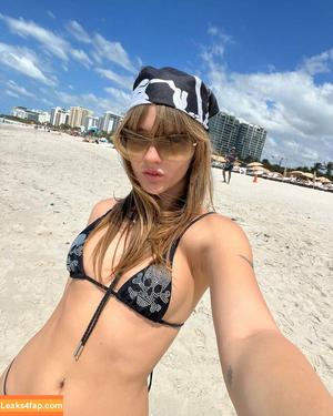 Victoria De Angelis фото #0677