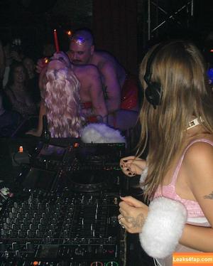 Victoria De Angelis фото #0690