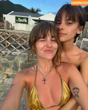 Victoria De Angelis фото #0706