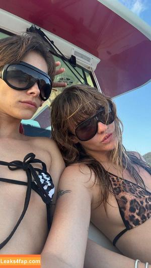 Victoria De Angelis фото #0708