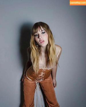 Victoria De Angelis фото #0745