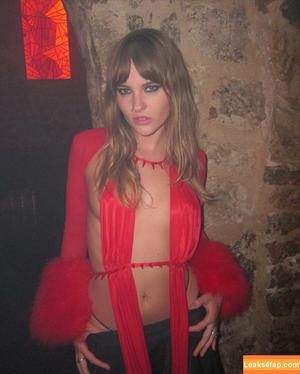 Victoria De Angelis фото #0749