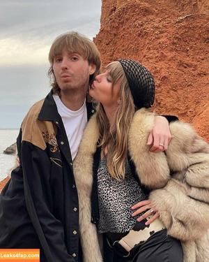 Victoria De Angelis фото #0752