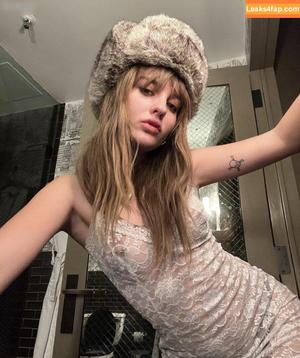 Victoria De Angelis фото #0770