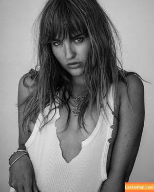 Victoria De Angelis фото #0774