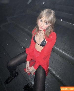 Victoria De Angelis фото #0789