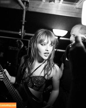 Victoria De Angelis фото #0805