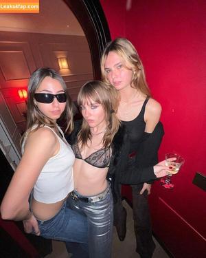 Victoria De Angelis фото #0818