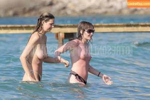 Victoria De Angelis фото #0821