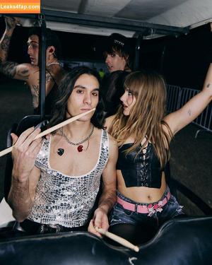 Victoria De Angelis фото #0833