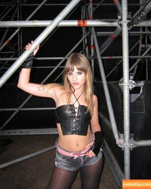 Victoria De Angelis фото #0834