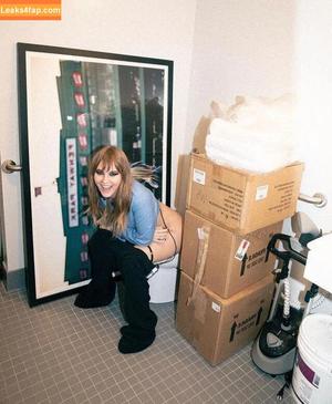 Victoria De Angelis фото #0850