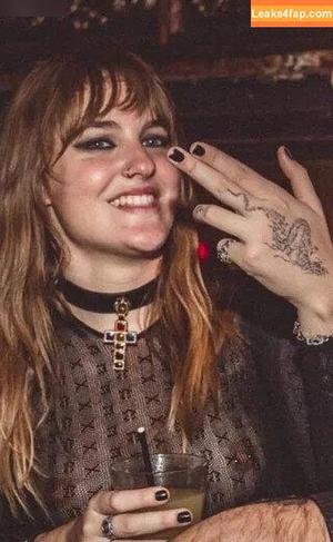 Victoria De Angelis фото #0859