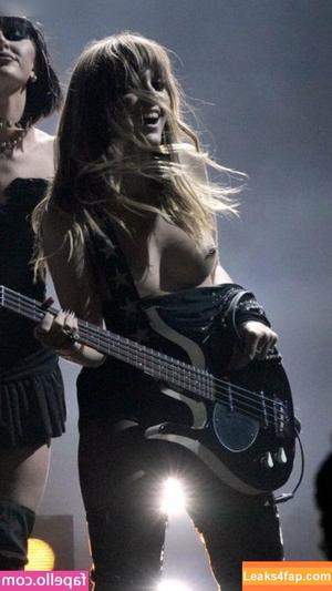 Victoria De Angelis фото #0861