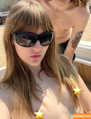 Victoria De Angelis фото #0862