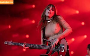 Victoria De Angelis фото #0868