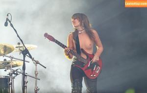 Victoria De Angelis фото #0872